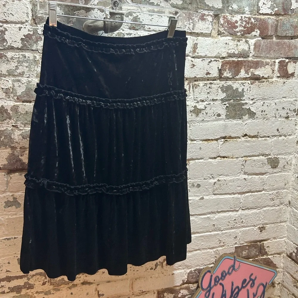 NEW DKNY Jeans black velvet ruffled skirt, size small. New with tag! - Picture 6 of 8